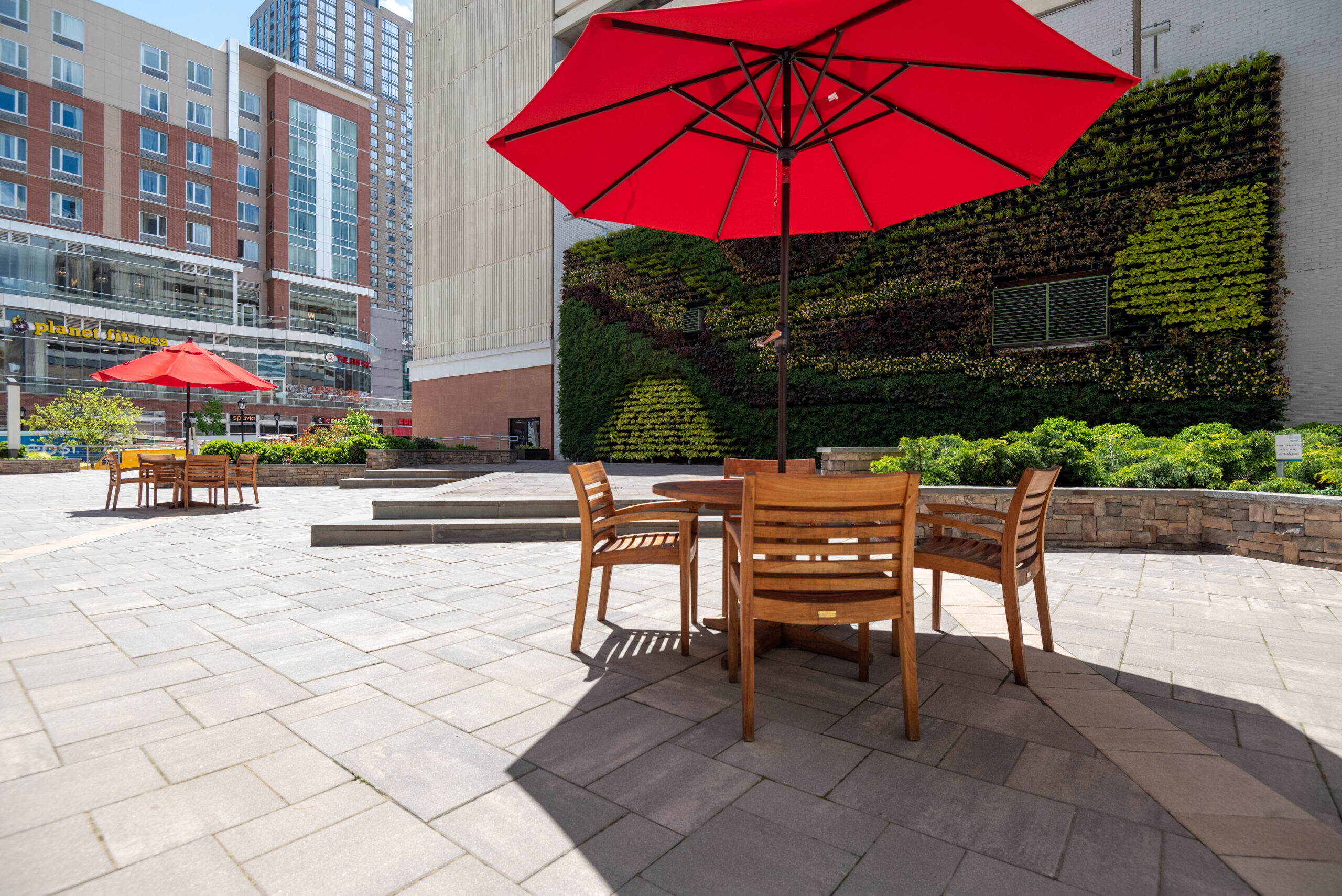 plaza 2Greenwall